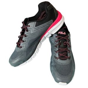 NEW Women’s Fila Memory Exolize Sneakers - Size 9